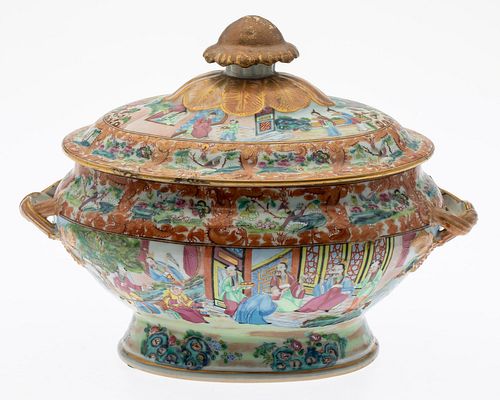 Chinese Rose Medallion Oval Tureen, 19th Century