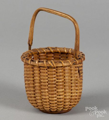 Small Nantucket lightship basket, labeled by Lester Harris, 3 1/4'' h.
