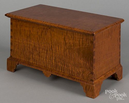 Cabinet made miniature tiger maple blanket chest, 10'' h., 17 1/2'' w.