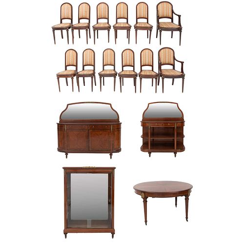 COMEDOR. SXX. Elaborado en madera. Decorado con elementos orgánicos. Con mesa, trinchador, aparador, vitrina, 10 sillas y 2 sillones.