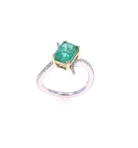 Freeform Emerald & VS Diamond 18k Yellow Gold Ring