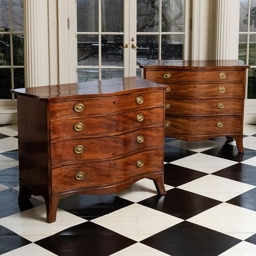 Fine Pair of George III Mahogany Serpentine Front Chests of Drawers, Attributed to Gillows