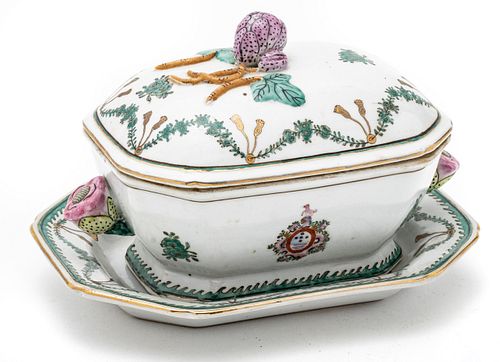 Chinese Export Porcelain Style Covered Tureen & Underplate, H 5'' W 5'' L 7.5''