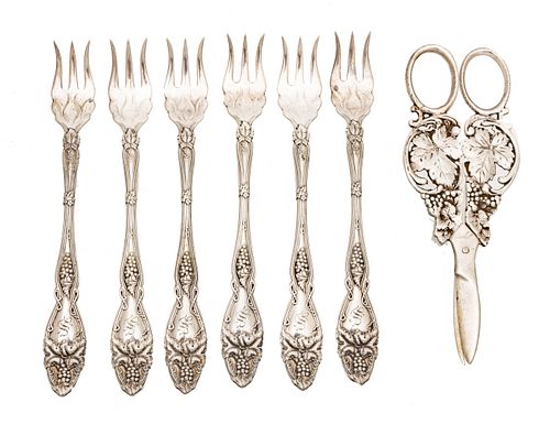 Sterling Silver Grape Scissors & International "Cloeta" Hors D'oeuvre Forks L 5.7'' 5.8t oz 7 pcs