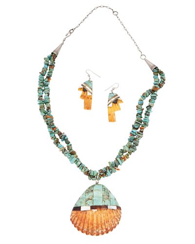A Santo Domingo Pueblo necklace with matching earrings