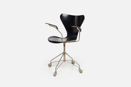 Arne Jacobsen, 'Series 7' Swivel Armchair