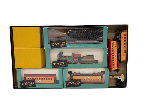 Miscellaneous Lot of 8 Tyco Engines & Carriages
