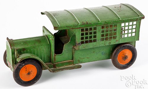 Structo pressed steel screened side delivery truck
