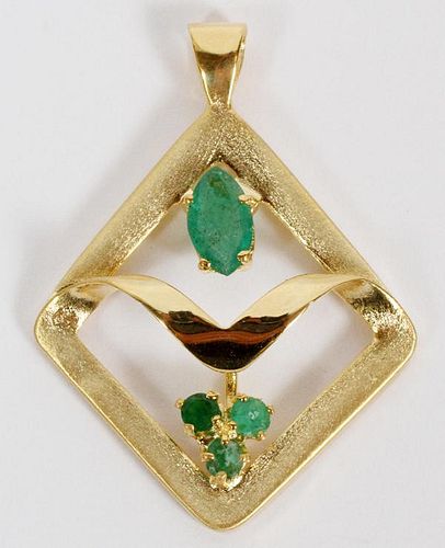 1CT EMERALD AND 18KT YELLOW GOLD PENDANT
