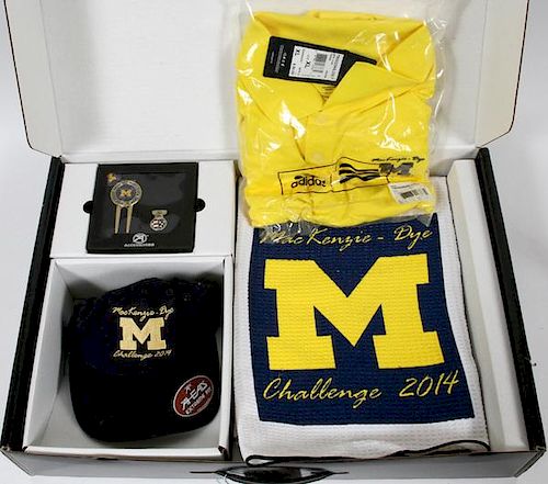 UNIVERSITY OF MICHIGAN ASSORTED CLOTHING BLANKETS