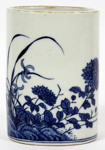 CHINESE OVAL BLUE AND WHITE PORCELAIN BRUSH POT