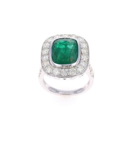 Magnificent Emerald & VS2 Diamond 18k Gold Ring