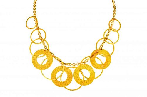 A Chic Gold Circles Necklace and Earrings Suite