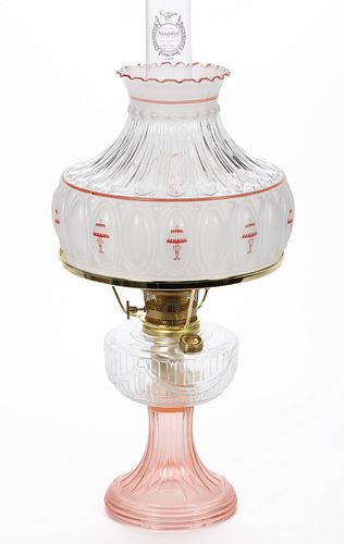 ALADDIN / FENTON SHORT LINCOLN DRAPE KEROSENE STAND LAMP