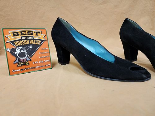 VINTAGE PR THIERRY RABOTIN BLACK SUEDE PUMPS SIZE 40-1/2" FROM ROGER ROSS & ERIC BONGARTZ COLL. 5% PROCEEDS GO TO ELLENVILLE HOSPITAL FOUNDATION