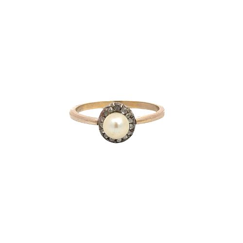 Diamonds & Pearl Ring in 18k Gold