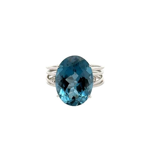 11 Cts in Blue Topaz and Diamonds 18k Gold Enameled Ring