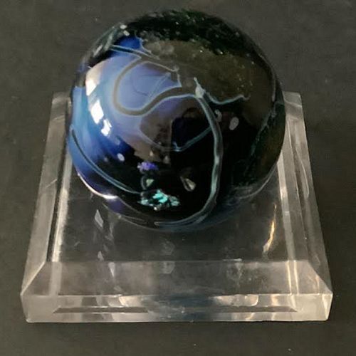 JOSH SIMPSON SIGNED ART GLASS MARBLE WITH STAND