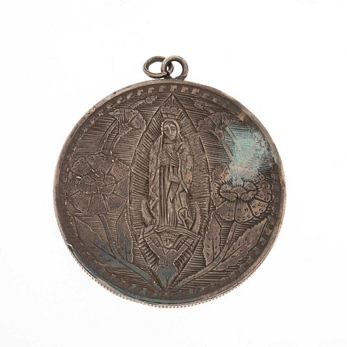 Medalla en plata .925 con la imagen de la Virgen de Guadalupe. Peso: 28.4 g.  +