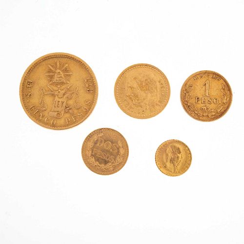 Cinco monedas de distintas denominaciones. 5 pesos, 2 y medio, dos pesos, un peso y un Maximiliano en oro amarillo de 21k. Peso:...