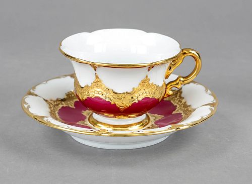 Splendid mocha cup with saucer,
