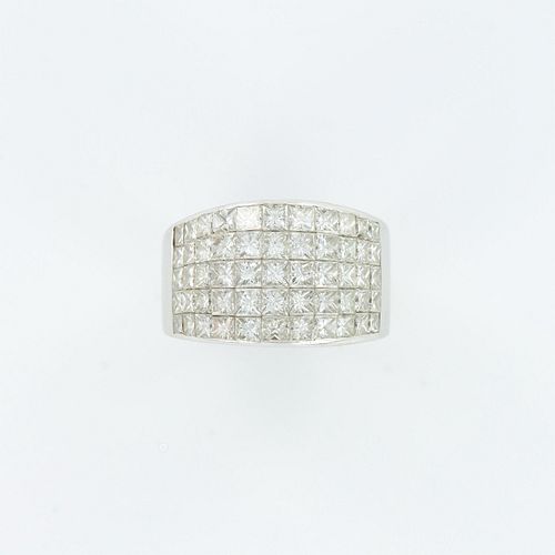 Stunning Designer 18K White Gold and Diamonds Ring