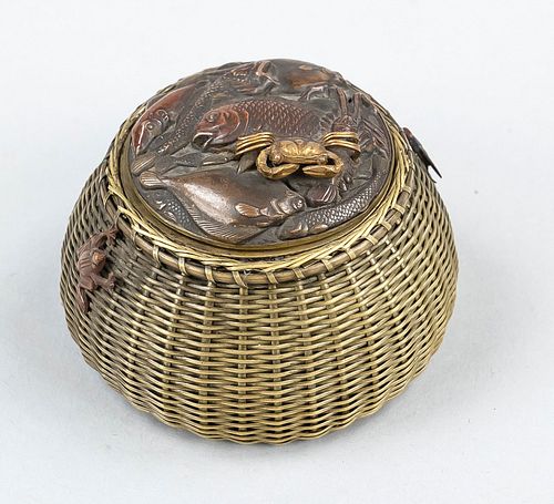 Okimono inkwell ''The bulging fishing basket'', Japan, Meiji period(1868-1912), c. 1880, brass wire and traditional shakudo copper alloy, meticulously