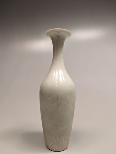 Song/Yuan-Style Celadon Porcelain Vase