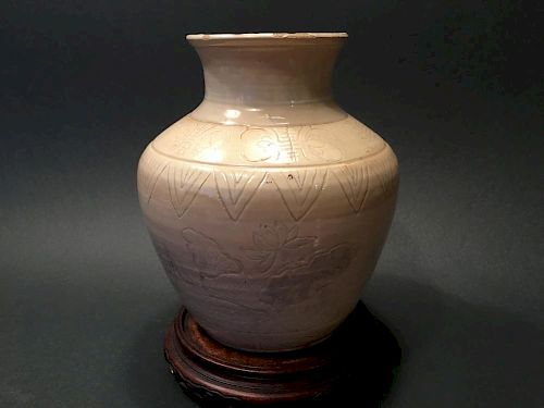 ANTIQUE Chinese Ancient White Glazed Jar. Yuan Dynasty.  9" high
