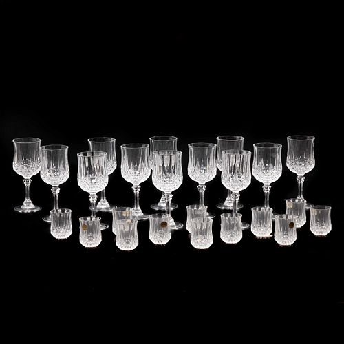LOTE DE CRISTALERÍA SIGLO XX De la marca D'ARQUES, modelo LONGCHAMP Elaboradas en cristal transparente Consta de: 12 vasos y...