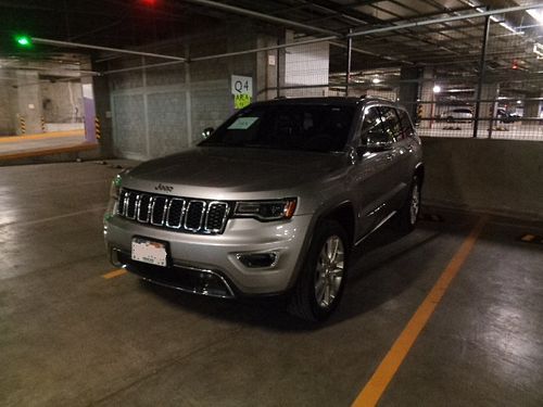 SUV Jeep Grand Cherokee 2017