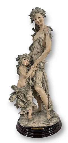 Giuseppe Armani Figurine Mother's Hand 1008T