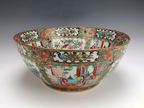 LARGE CHINESE EXPORT ROSE MEDALLION PUNCH BOWL