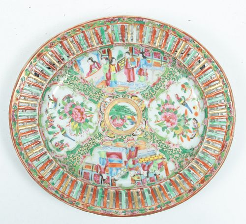 Chinese Porcelain Rose Medallion Porcelain Platter C. 1850, W 9.7'' L 11''