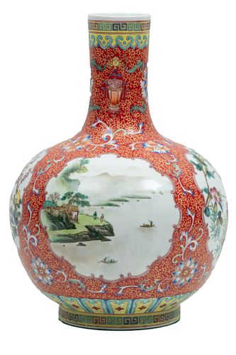 Very Fine Qing Dynasty Style Porcelain Palace Vase 21st C., H 18'' Dia. 12''