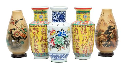 Chinese Porcelain Vase Grouping 21st C., H 16'' 5 pcs