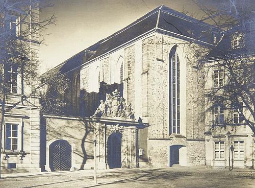 Sammlung von 25 Photographien der von den Nationalsozialisten umgestalteten Sankt-Nikolai-Kirche in Magdeburg. Vintages. Silb
