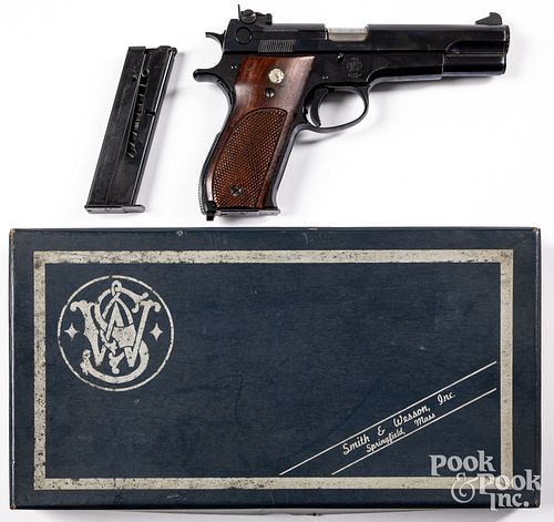 Smith & Wesson model 52 semi-automatic pistol