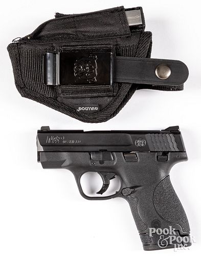 Smith & Wesson M&P 40 Shield semi-automatic pistol