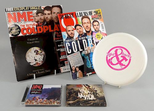 Coldplay 'Viva La Vidaﾒ Gatefold album CD, ﾑViolet Hillﾒ NME Cover-mount 7 inch single, Q Magazine Jan 2016 with band o