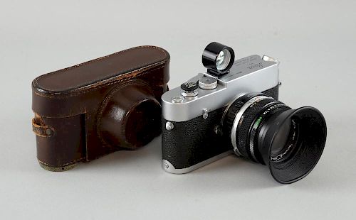 Leica DBP Ernst Leitz Wetzlar camera, serial number MDa 1265 875, with Olympus 28mm 1:2.8 lens, viewfinder & a leather case (