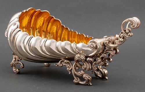 Carlo Mario Camusso 800 silver shell form wine cooler or centerpiece in the form of an elongated scallop shell with gilt-washed interior, the exterior