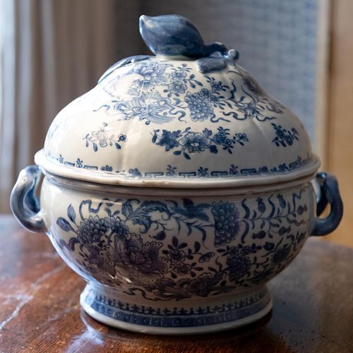 Chinese Export Blue and White Porcelain Tureen and Cover 
