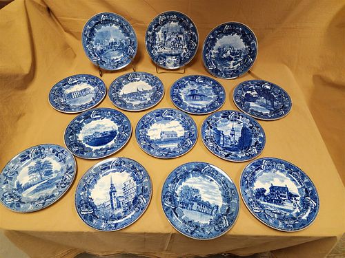 TRAY 14 WEDGEWOOD SOUVENIR PLATES 9-1/4" DIAM MT VERNON, LANDING OF THE PILGRIME, THE WHITE HOUSE BIRTH OF AMERICAN FLAG, SIGNING OF THE DECLARATION O