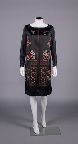 LABELED CHINOISERIE STYLE DAY DRESS, NEW YORK. c. 1926