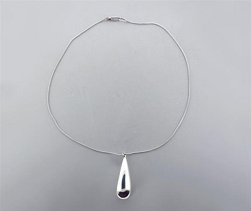Gucci Silver Teardrop Pendant Necklace