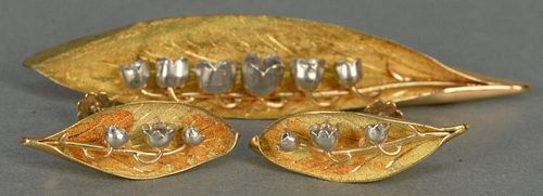 14K three piece set including floral brooch and pair of screw back earrings. 
12.4 grams