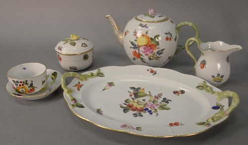 Herend porcelain tea set, twenty-eight pieces including bulbous teapot, covered sugar, creamer, serving tray, twelve cups, an