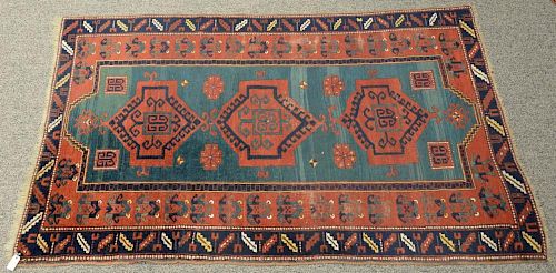 Caucasian Oriental area rug, late 19th century. 
(some wear) 
5'4" x 8'5"