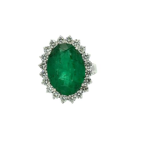 12.30 Ctw in Emerald & Diamonds 18k Gold Ring